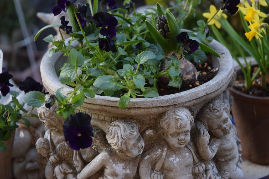 ワンダーデコール｜イギリスからのストーン・ガーデンオーナメント専門店